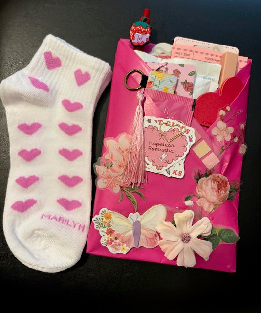 Pink Lover - Book Wrap-& Cozy Socks (1)